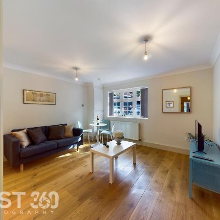 Redhill Town Centre Apartment By Livingo Esterno foto