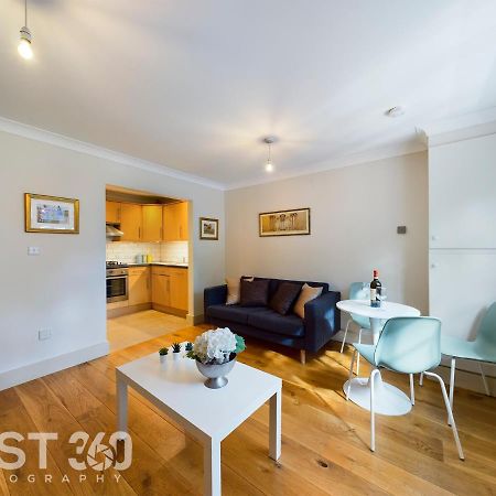 Redhill Town Centre Apartment By Livingo Esterno foto
