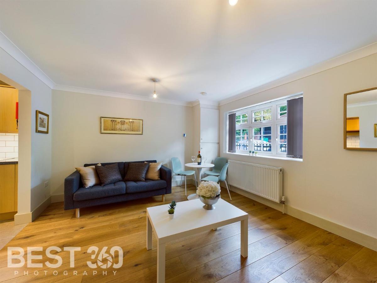 Redhill Town Centre Apartment By Livingo Esterno foto