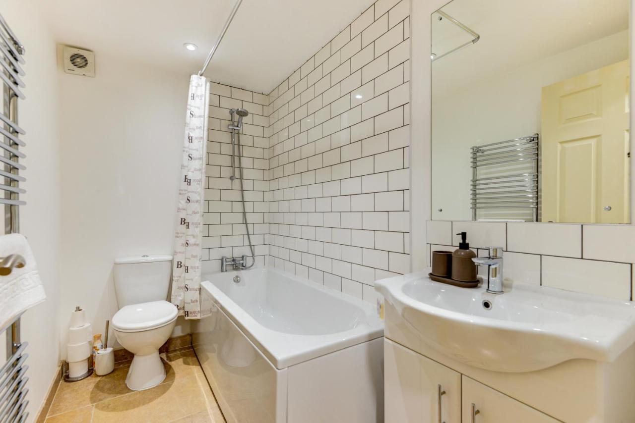 Redhill Town Centre Apartment By Livingo Esterno foto