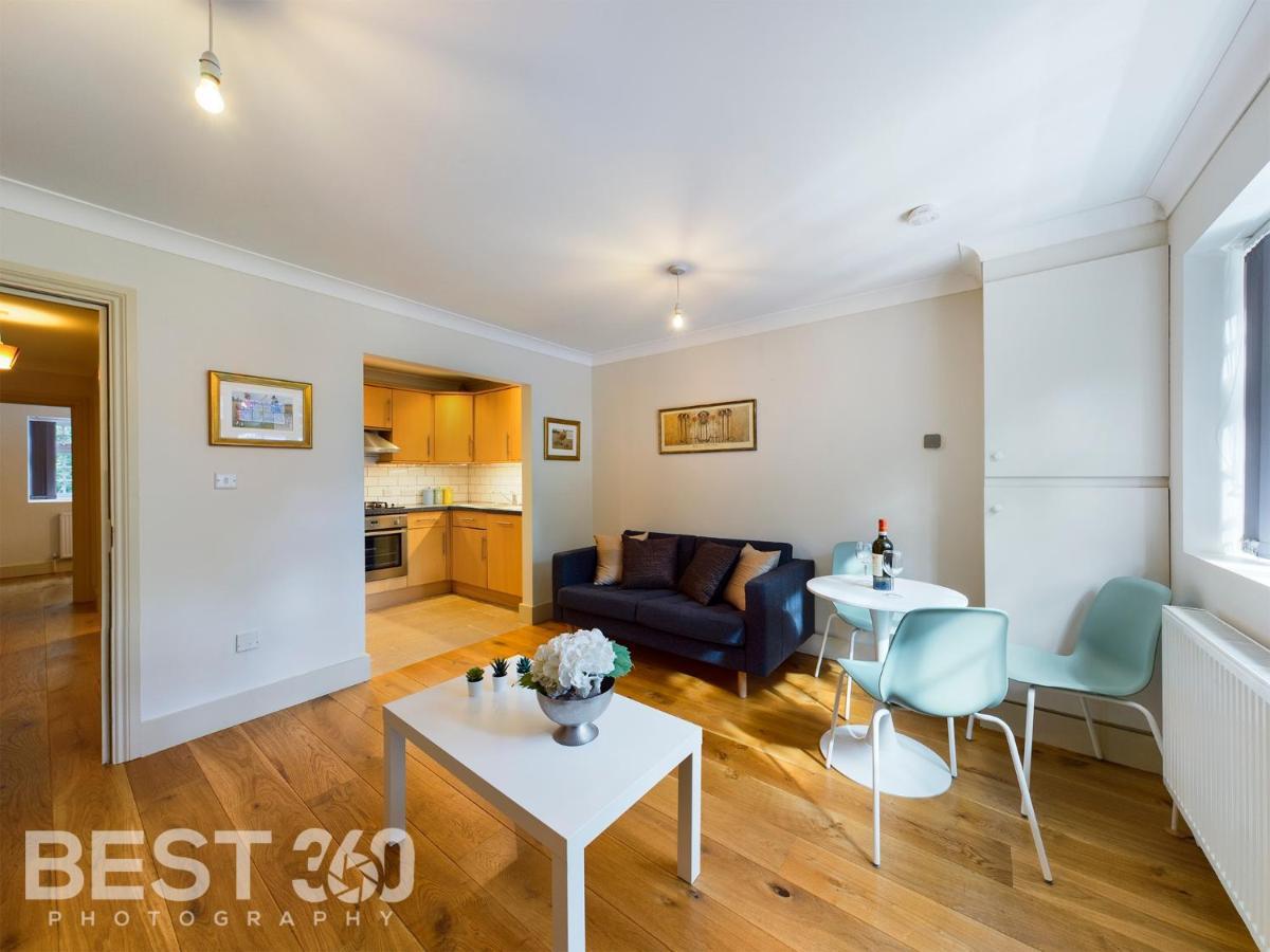 Redhill Town Centre Apartment By Livingo Esterno foto